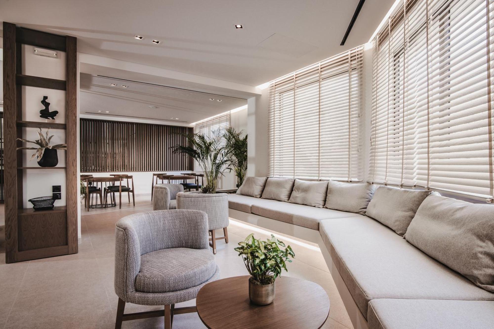 Deluxe Hotel 4*