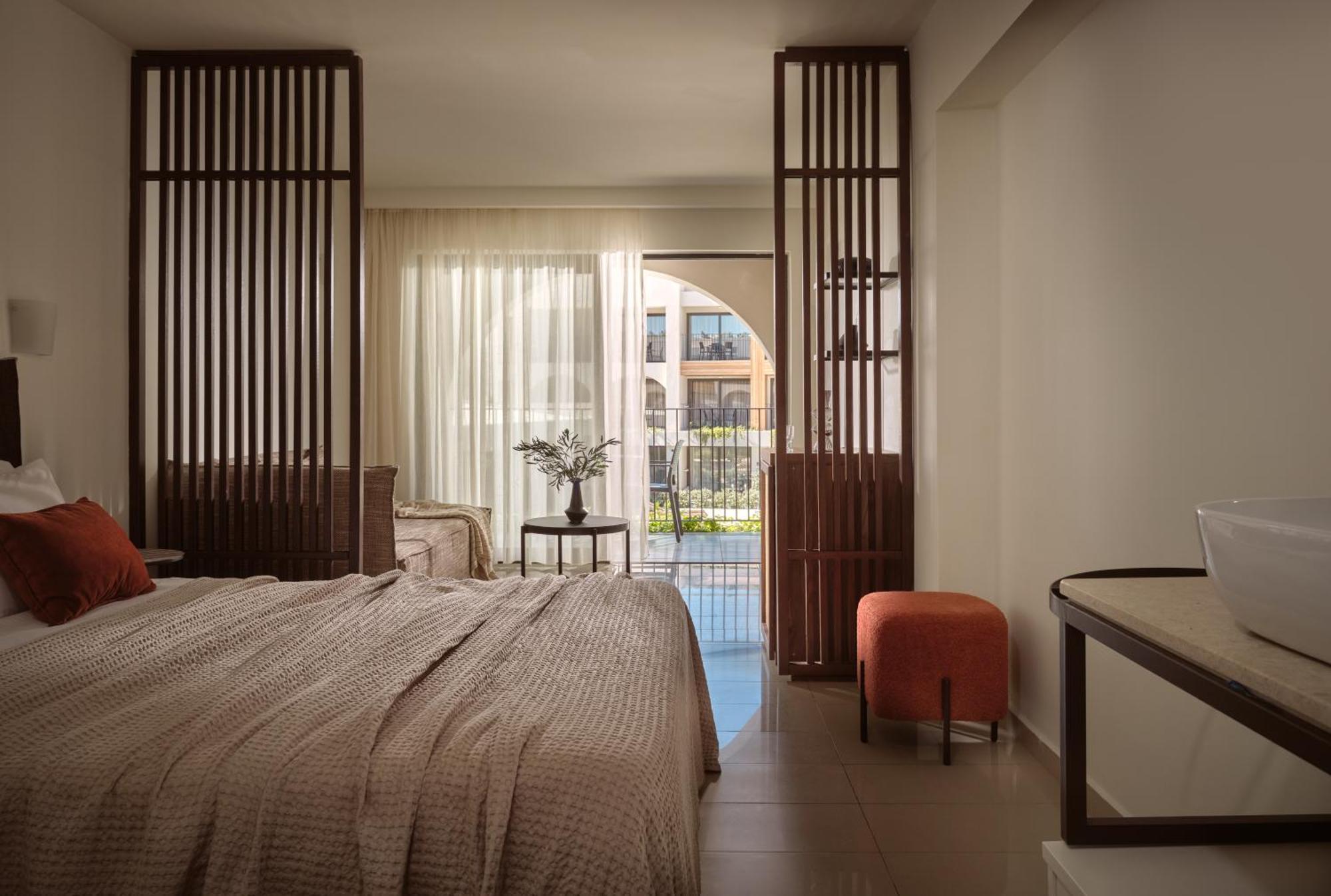 Deluxe Hotel 4*