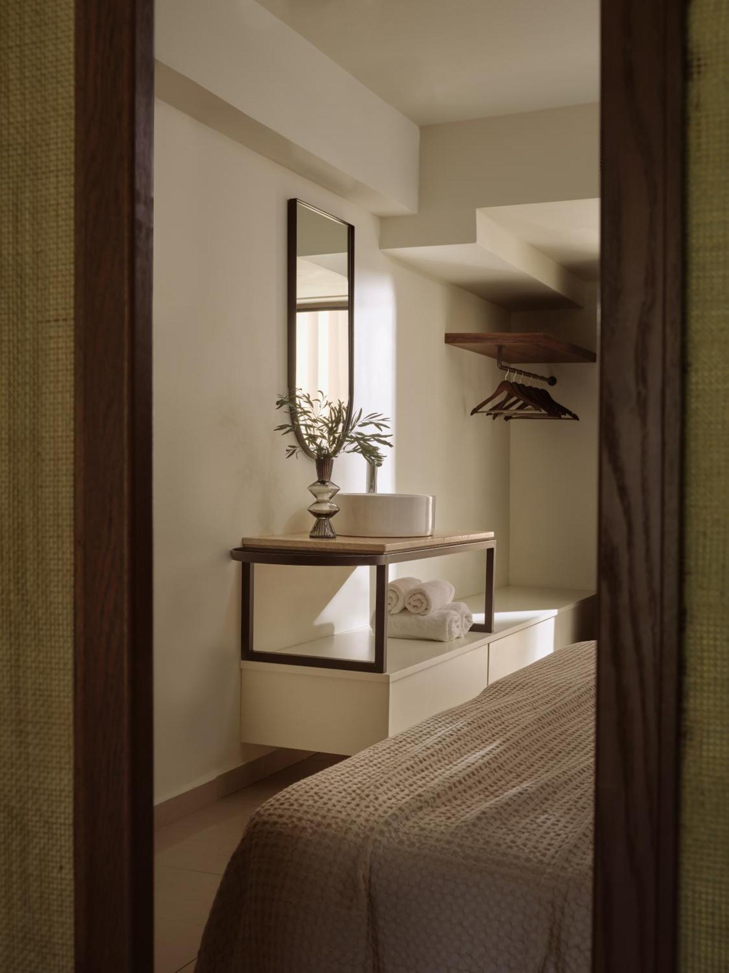 Deluxe Hotel