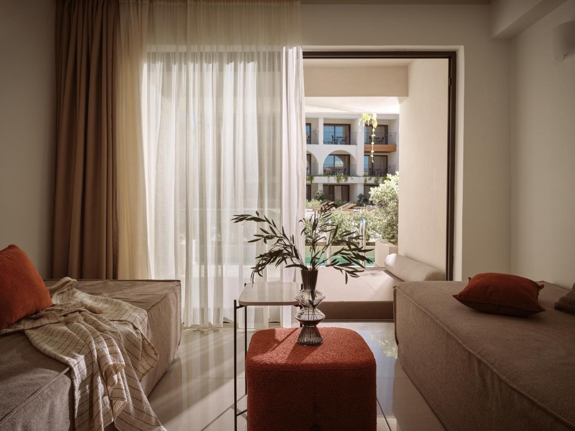 Deluxe Hotel