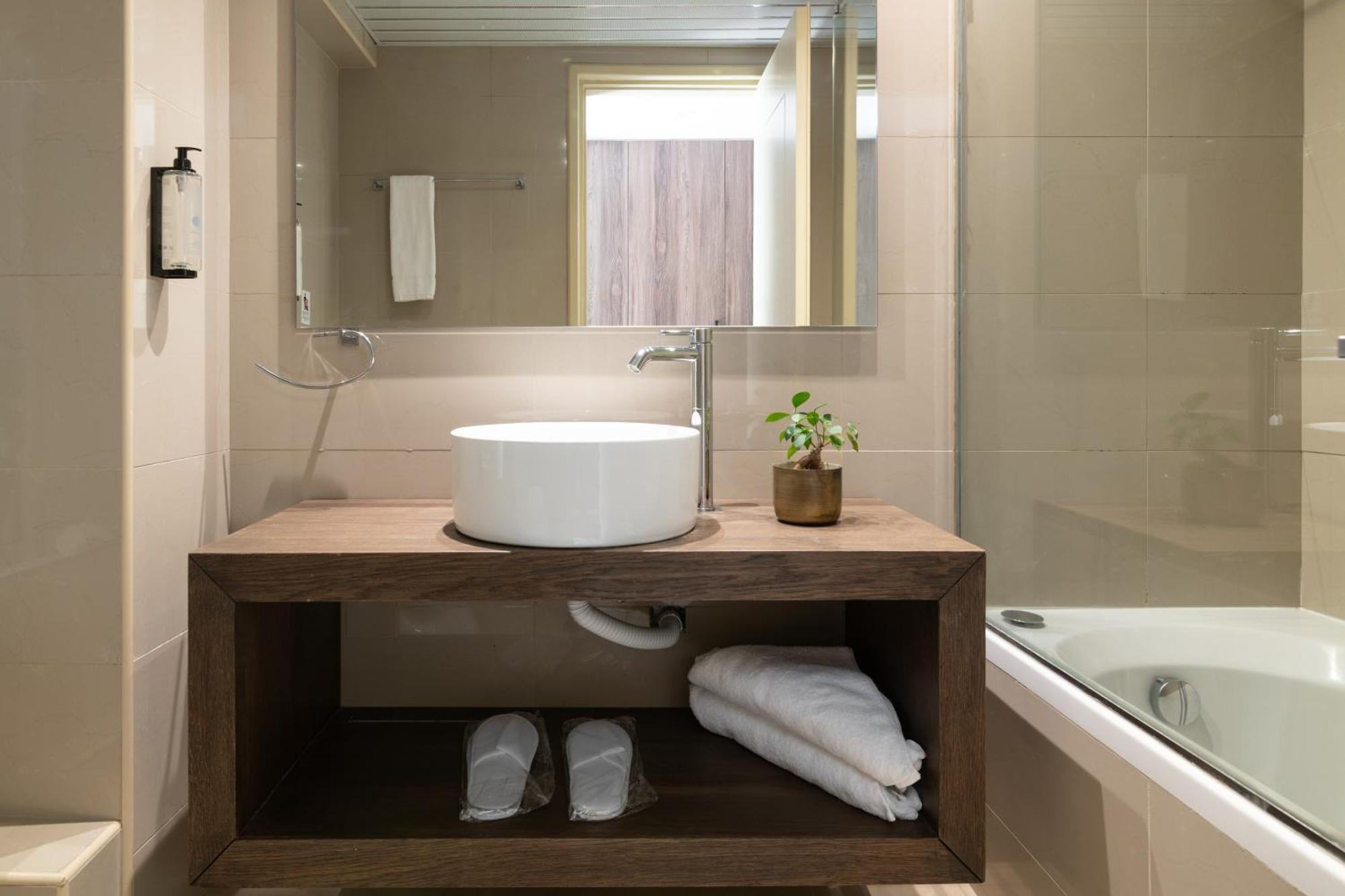 Deluxe Hotel 4*